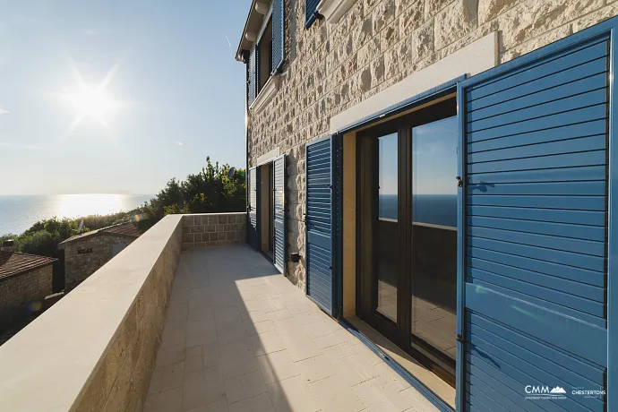 Brandneue Luxusvilla mit Swimmingpool in der Nähe von Budva